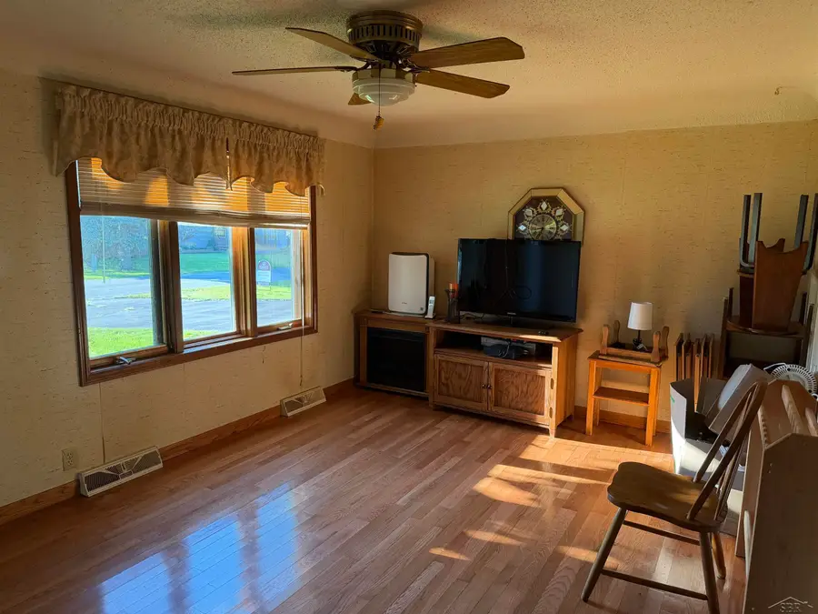 506 N Elevator RD, Linwood, MI 48634 - #3