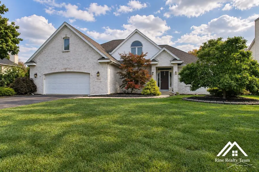 7254 Hidden Lane CT, Lambertville, MI 48144 - #2