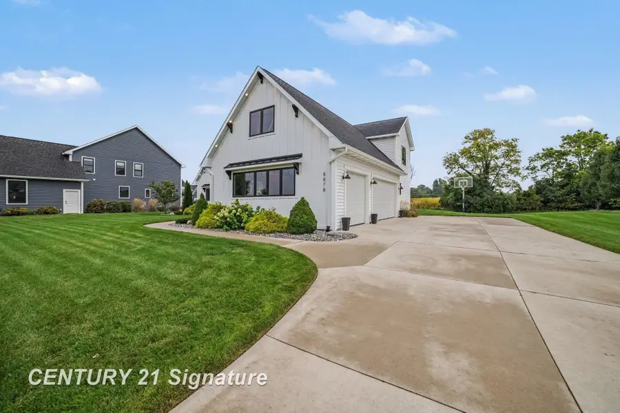 8878 N Meadows CT, Freeland, MI 48623 - #3