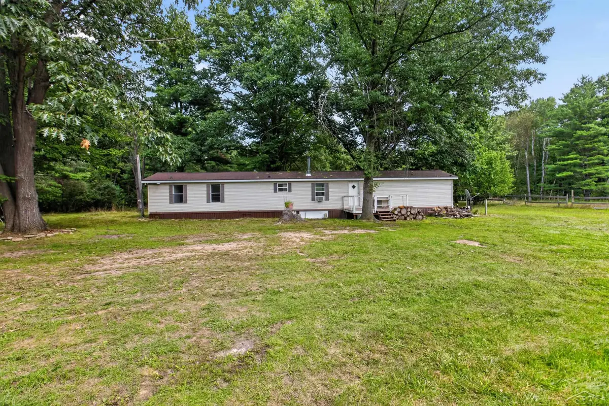 4960 N Skenes RD, Sanford, MI 48657 - #1
