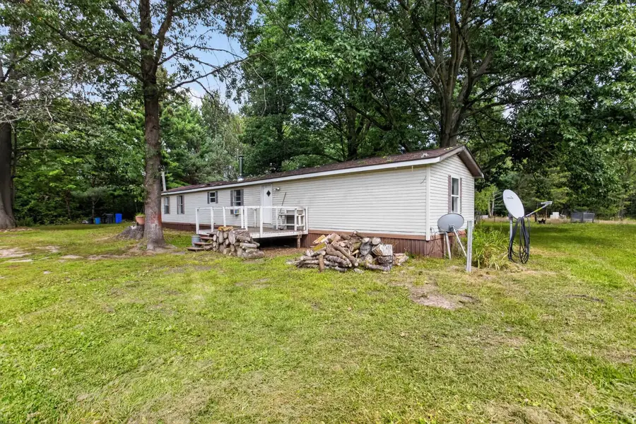4960 N Skenes RD, Sanford, MI 48657 - #2