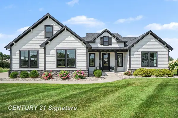 8937 N Meadows CT, Freeland, MI 48623