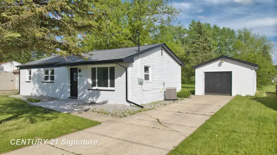 1245 E Outer, Saginaw, MI 48601 - #2