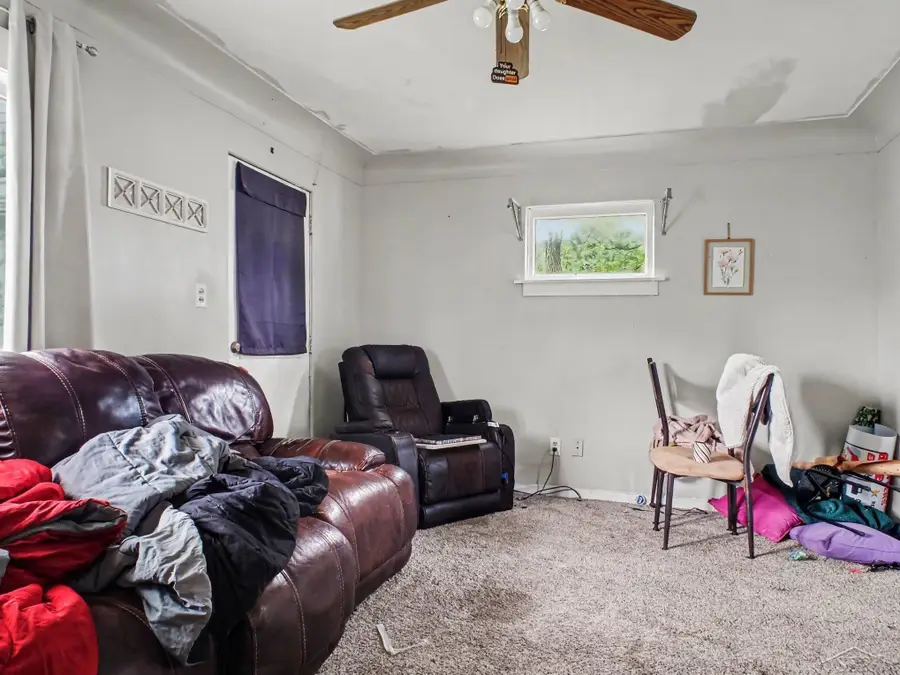 2218 E Judd RD, Burton, MI 48529 - #3