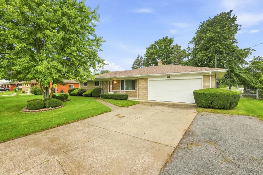 2520 Moonglow  DR, Saginaw, MI 48603 - #2