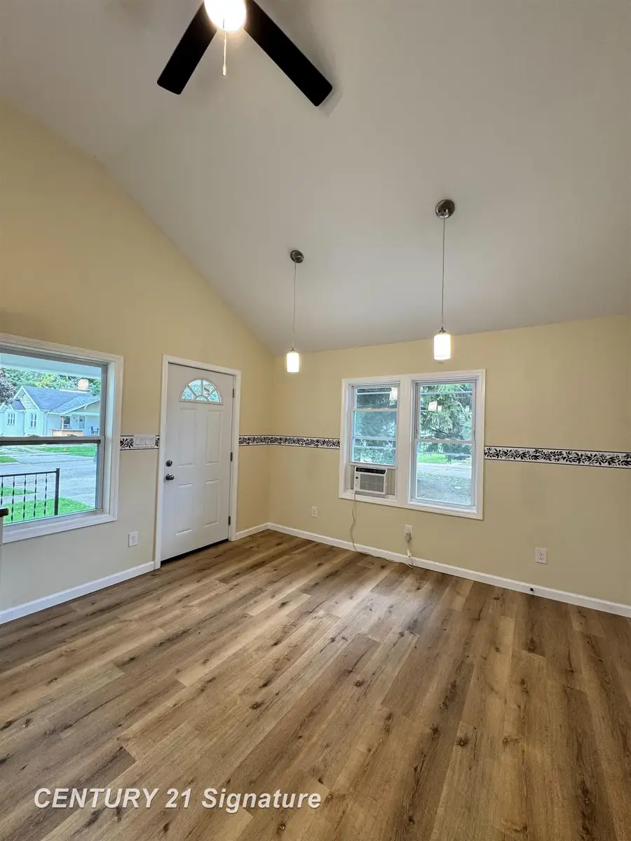 1910 Newberry DR, Saginaw, MI 48602 - #2