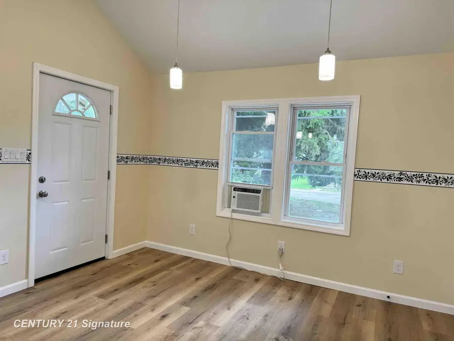 1910 Newberry DR, Saginaw, MI 48602 - #3