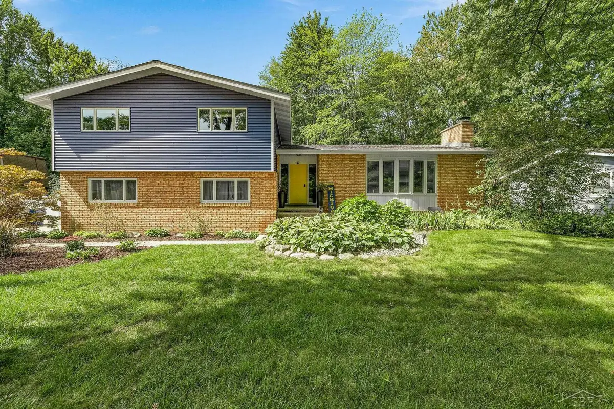 5403 Campau DR, Midland, MI 48640 - #1