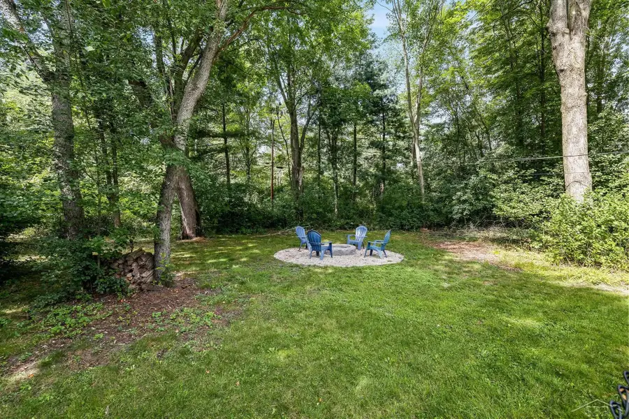 5403 Campau DR, Midland, MI 48640 - #2