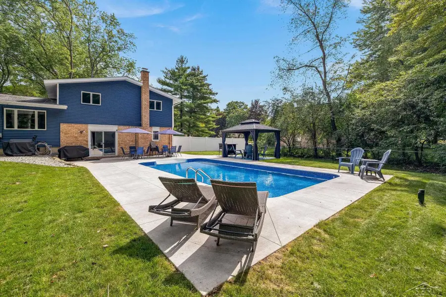 5403 Campau DR, Midland, MI 48640 - #3