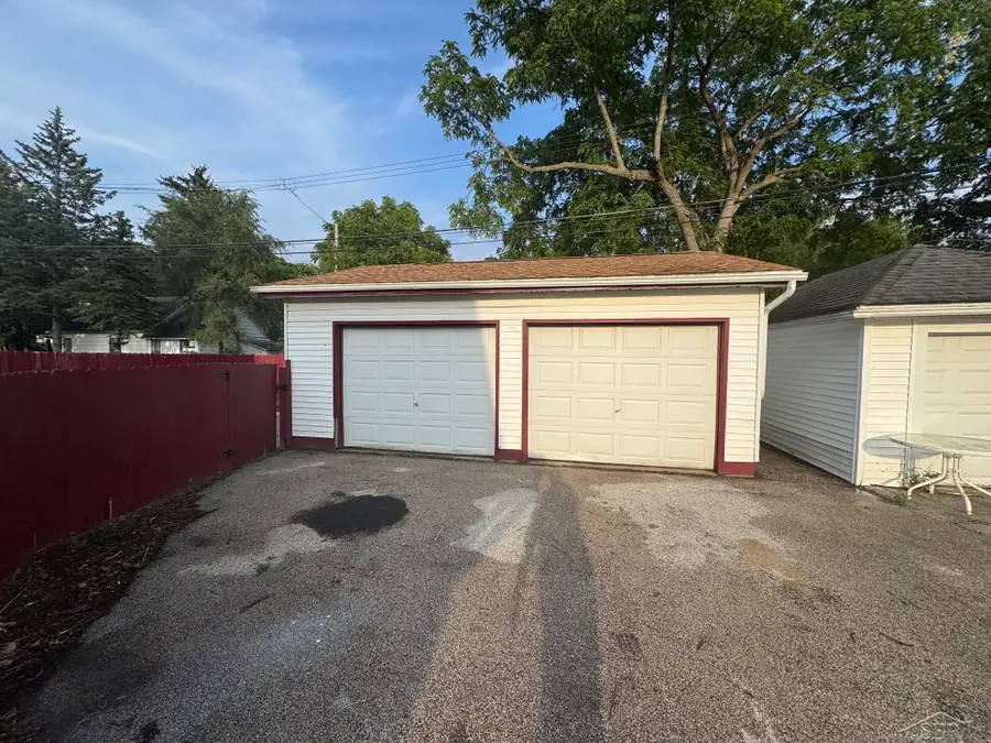 813 Fitzhugh ST, Bay City, MI 48708 - #3