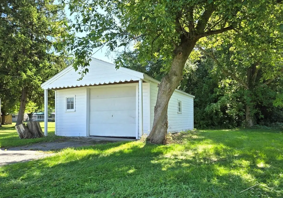 3715 Shattuck RD, Saginaw, MI 48603 - #1