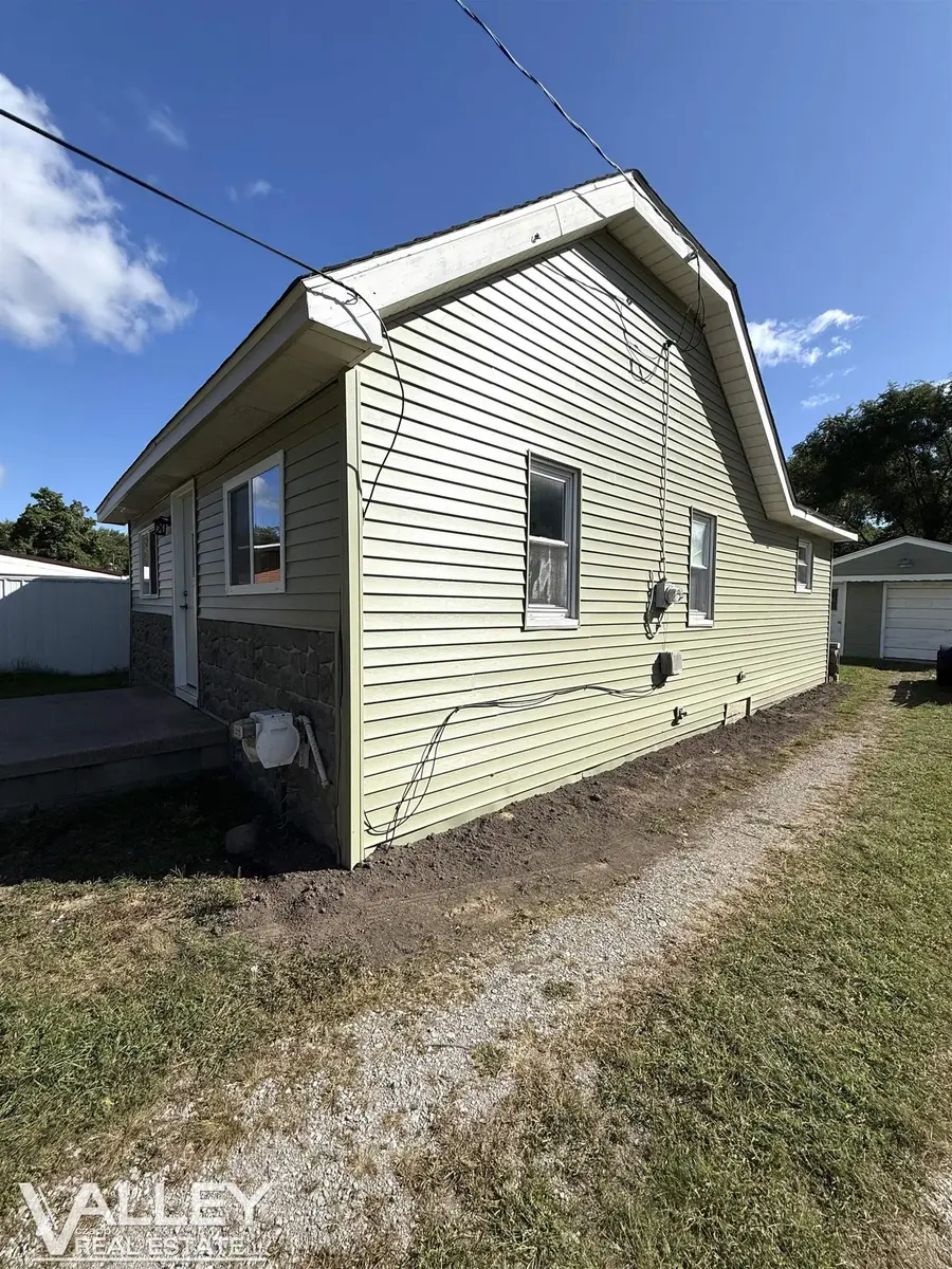 595 S River RD, Saginaw, MI 48609 - #2