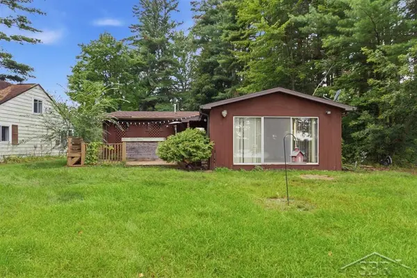3964 N West River RD, Sanford, MI 48657