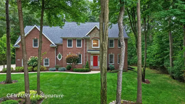 2384 E Cardinal DR, Midland, MI 48642