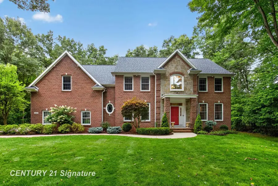 2384 E Cardinal DR, Midland, MI 48642 - #2