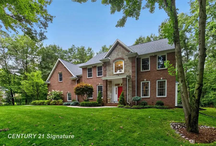 2384 E Cardinal DR, Midland, MI 48642 - #3