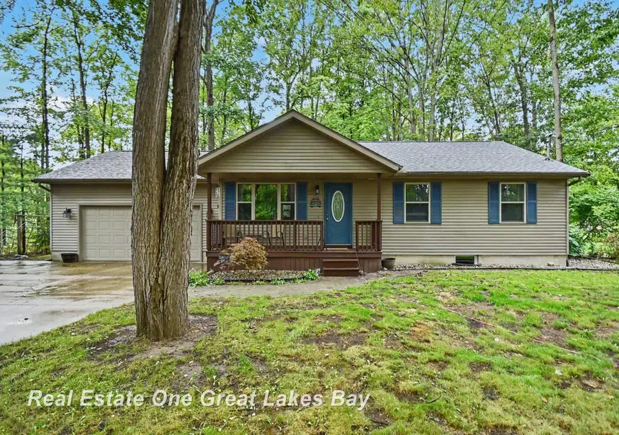 2567 N Starlite CT, Sanford, MI 48657 - #2