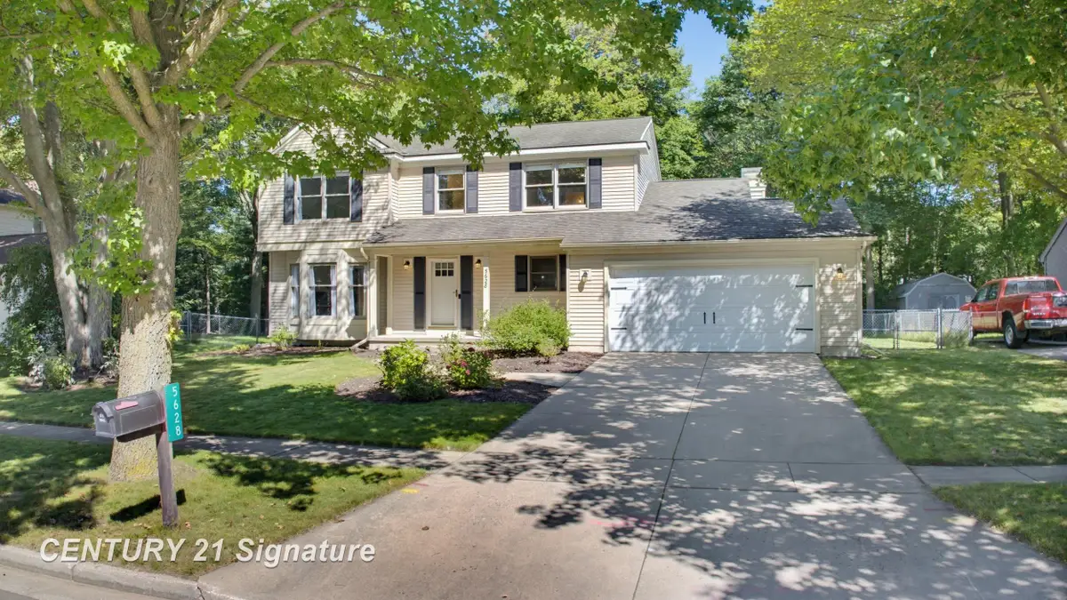 5628 Bloomfield DR, Midland, MI 48642 - #1