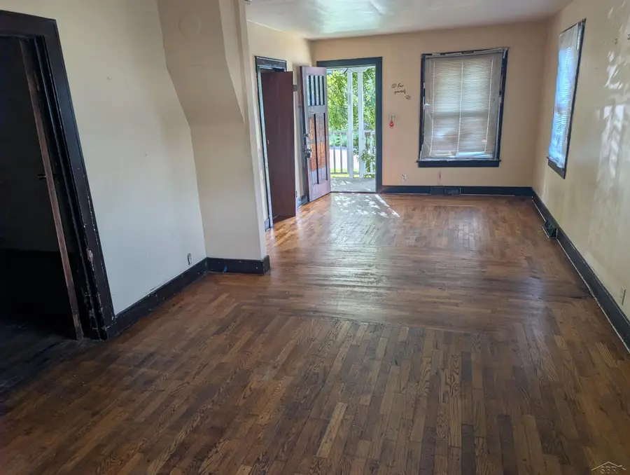 2307 S Niagara ST, Saginaw, MI 48602 - #2