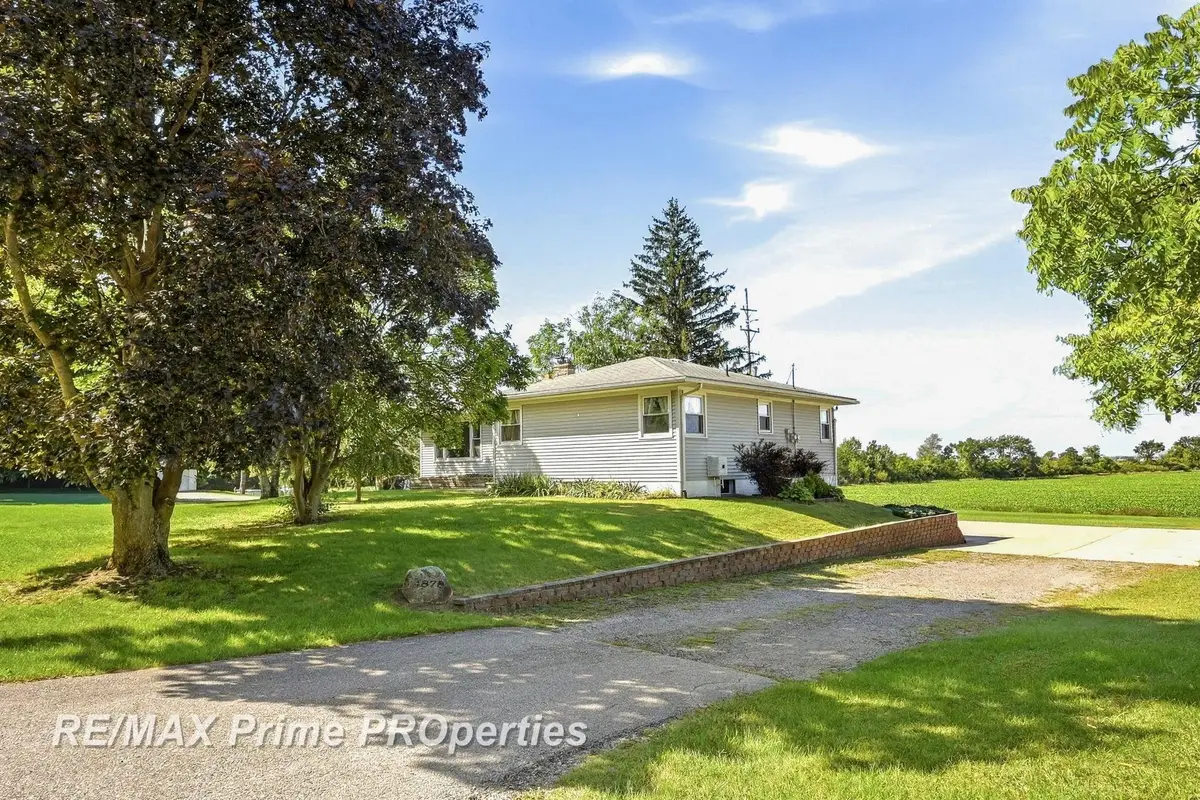 4878 Cottrell RD, Vassar, MI 48768 - #1