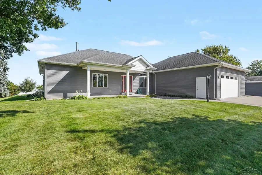 5871 Sandy DR, Pinconning, MI 48650 - #2