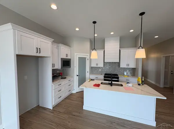 4772 Signature DR, BayCity, MI 48706