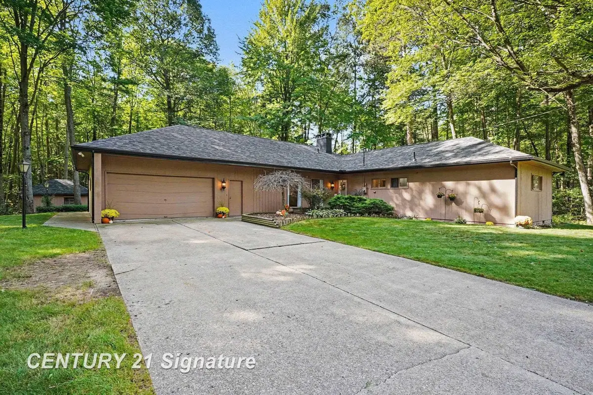547 W Peterson DR, Sanford, MI 48657 - #1