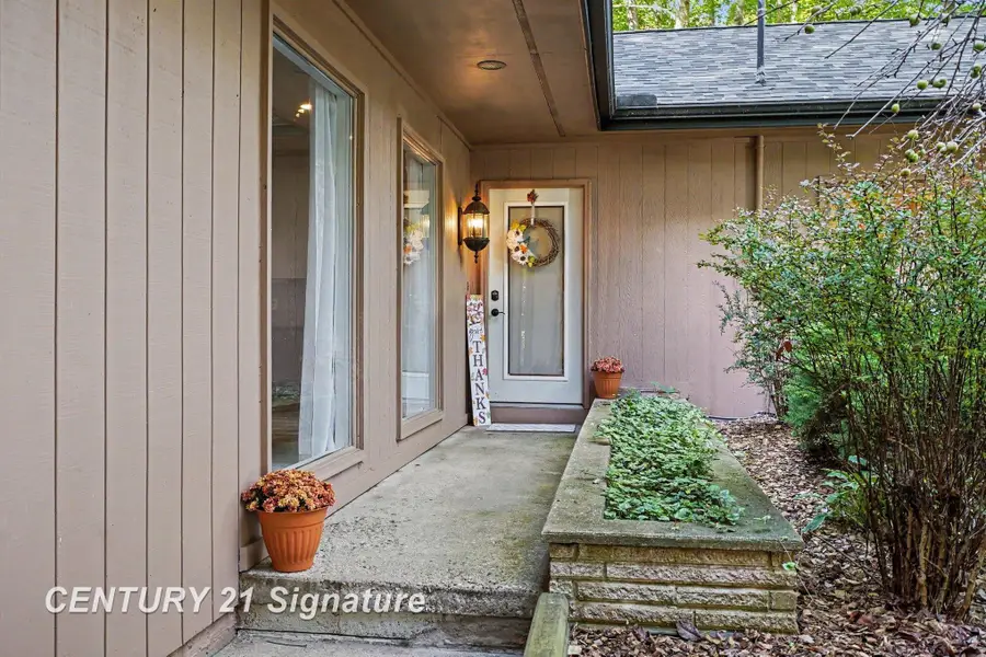 547 W Peterson DR, Sanford, MI 48657 - #2
