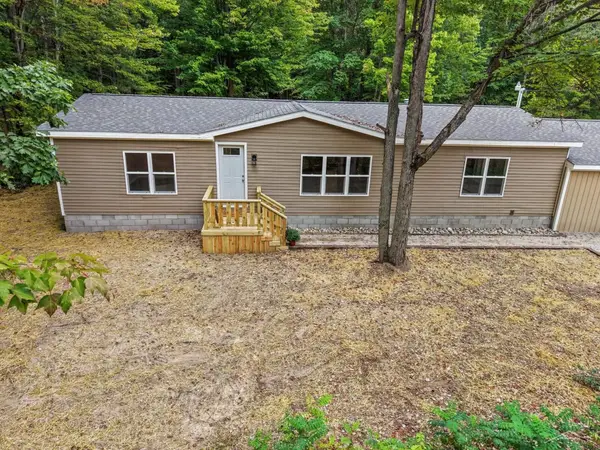 1469 E Brushaber RD, Hope, MI 48628