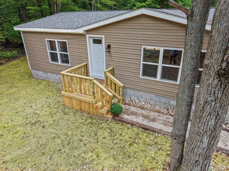 1469 E Brushaber RD, Hope, MI 48628 - #2
