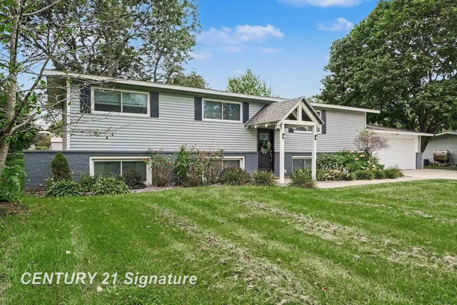 481 N 5 Mile Road RD, Midland, MI 48640 - #2