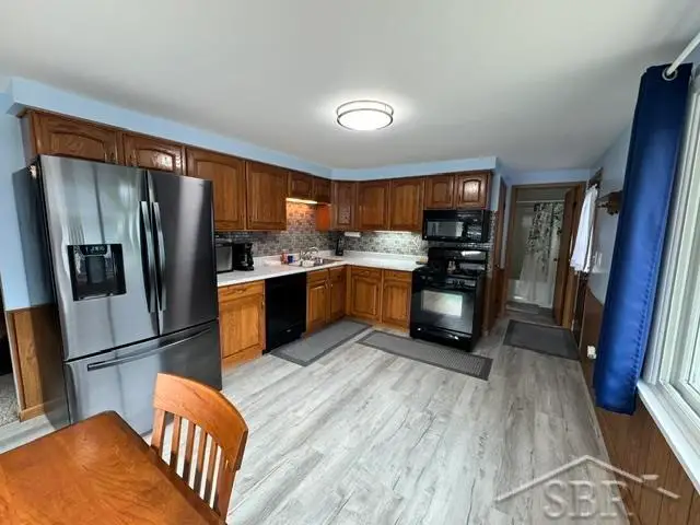 845 Roeser DR, Freeland, MI 48623 - #2