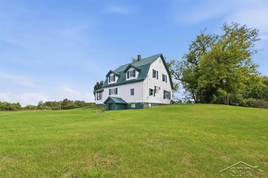 6015 N Water RD, Sanford, MI 48657 - #1