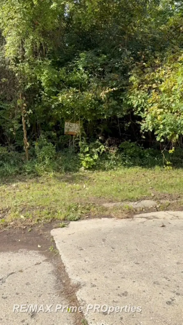 00 River Oaks DR, Flint, MI 48532