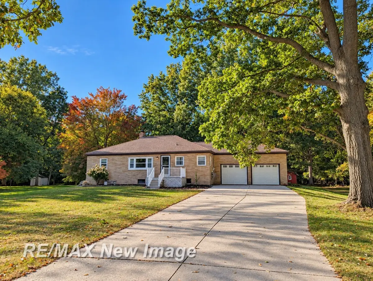 3890 Grotto RD, Bridgeport, MI 48722 - #1