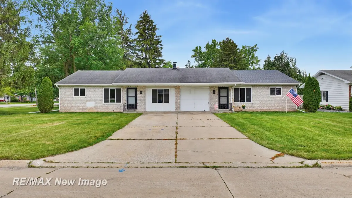 5019 Glenfield DR, Saginaw, MI 48638 - #1
