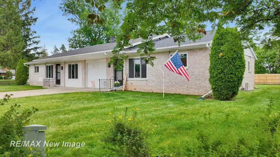 5019 Glenfield DR, Saginaw, MI 48638 - #3