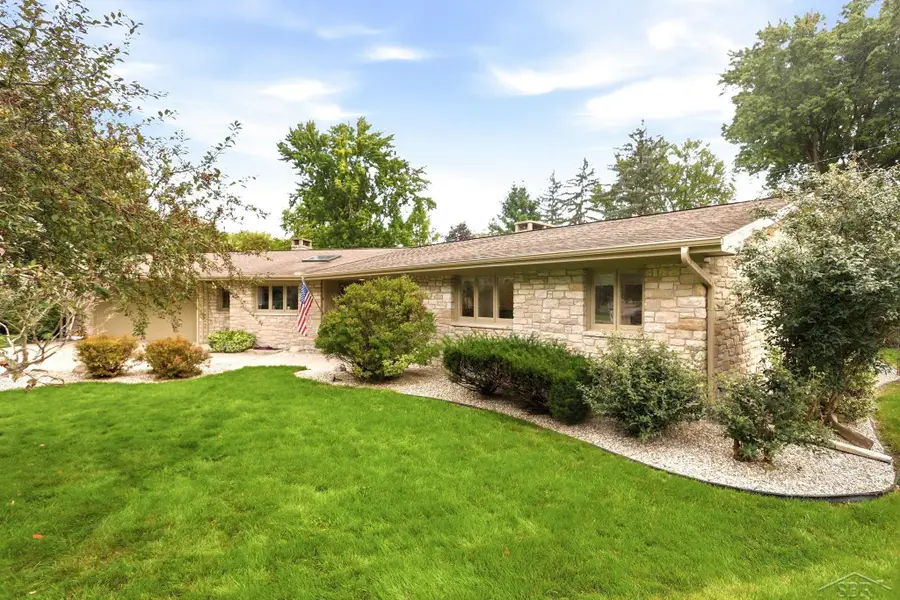 810 Fairway DR, Saginaw, MI 48638 - #2