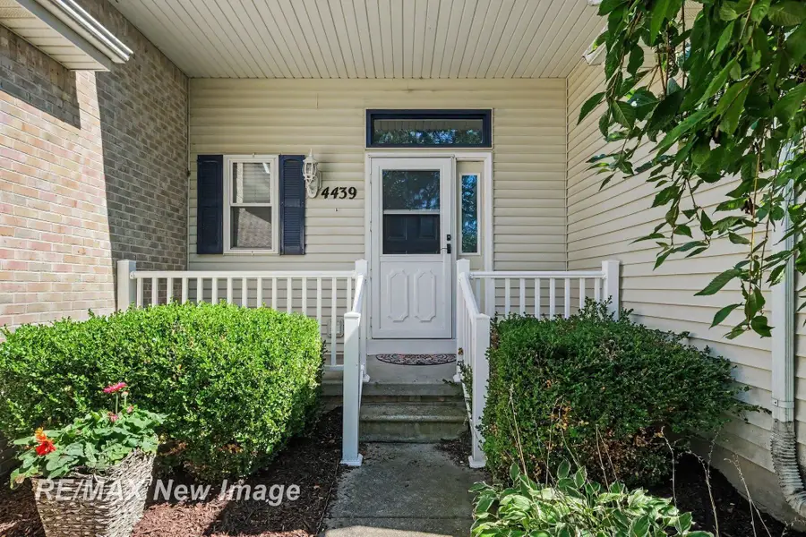 4439 W Edge WAY, Burton, MI 48439 - #3