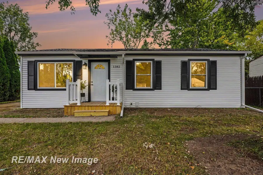 1382 Flanders DR, Saginaw, MI 48604 - #2