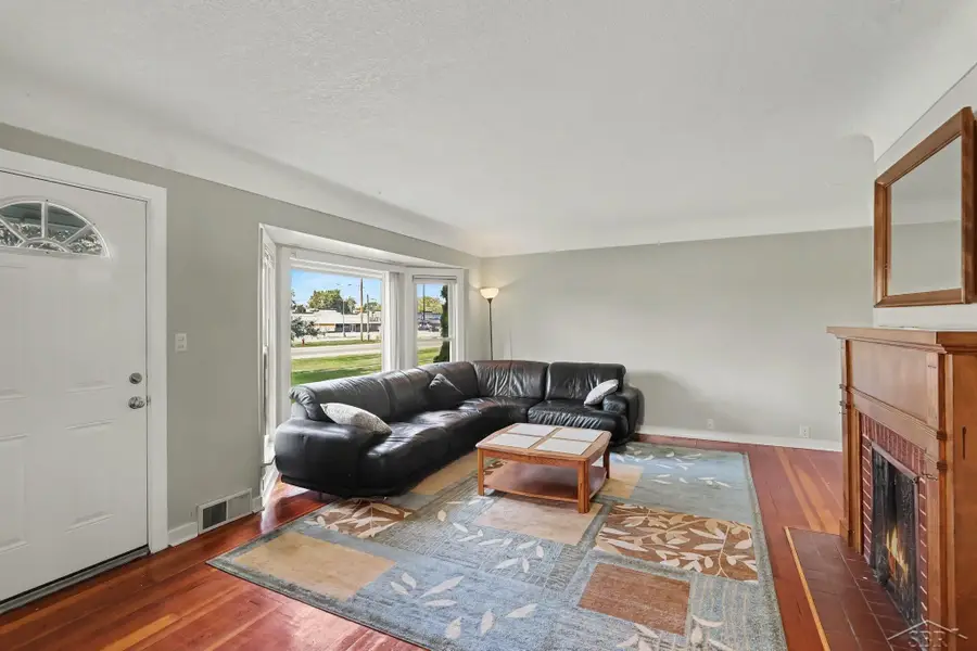 3720 N Michigan AVE, Saginaw, MI 48604 - #2