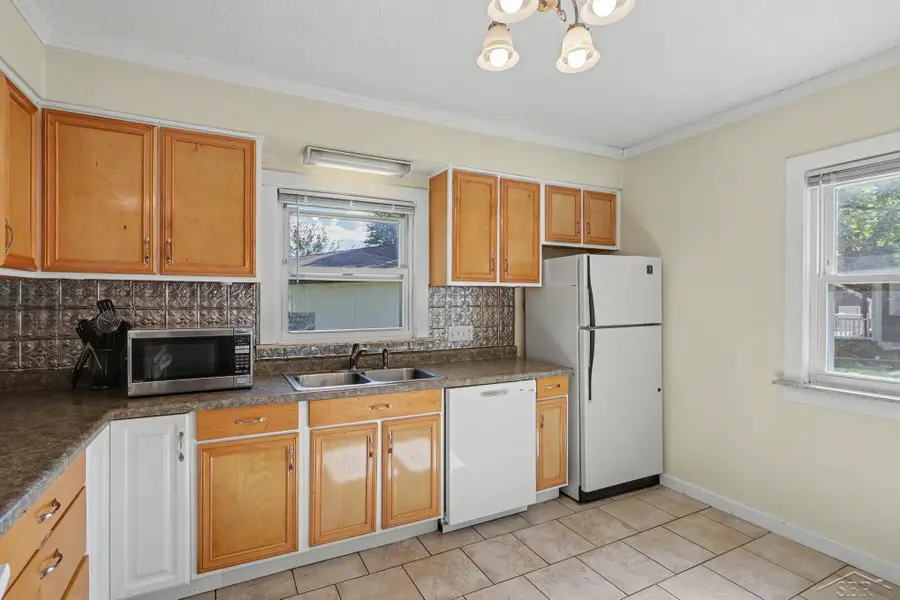 3720 N Michigan AVE, Saginaw, MI 48604 - #3