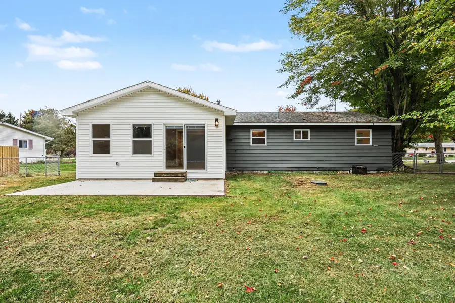 3905 Lauckner LN, Freeland, MI 48623 - #2