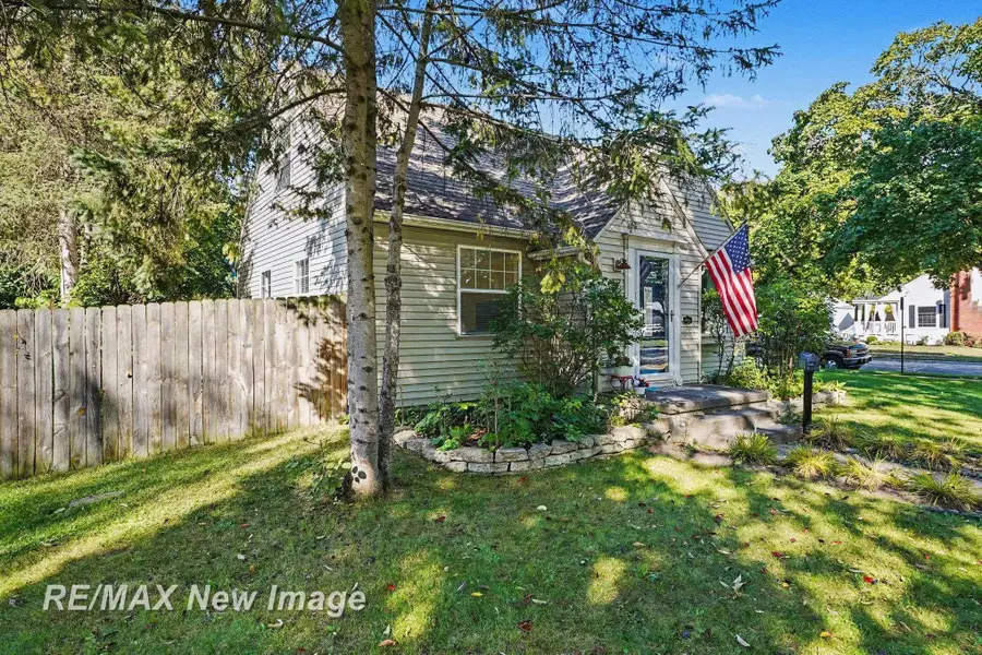 617 E Ashman ST, Midland, MI 48642 - #2