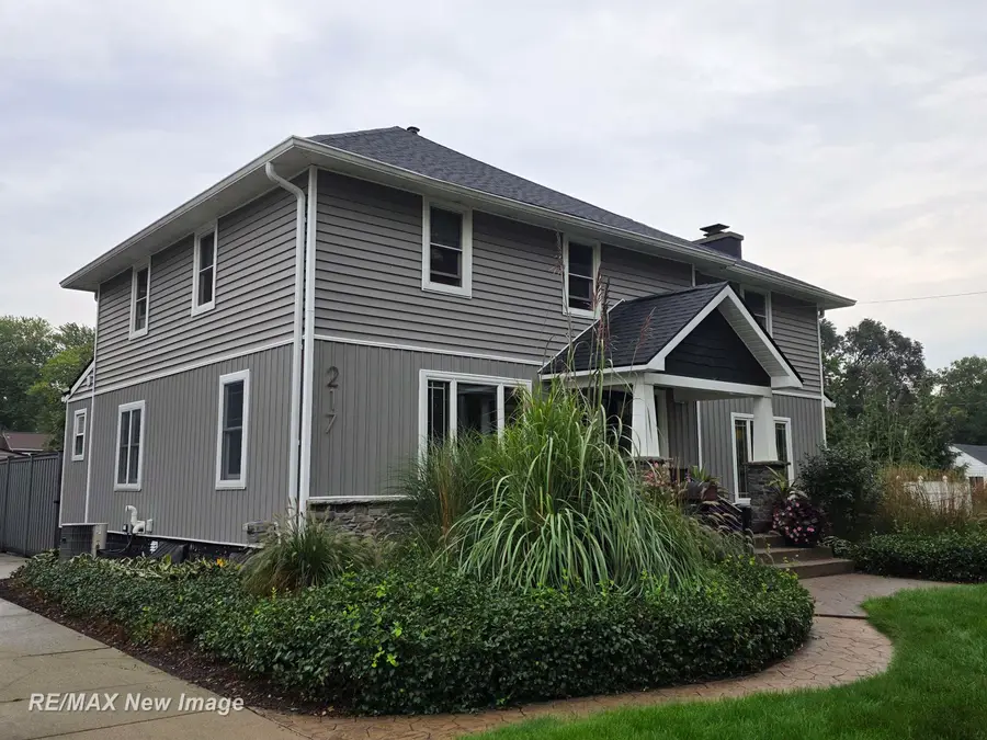 217 S Wood ST, Chesaning, MI 48616 - #2