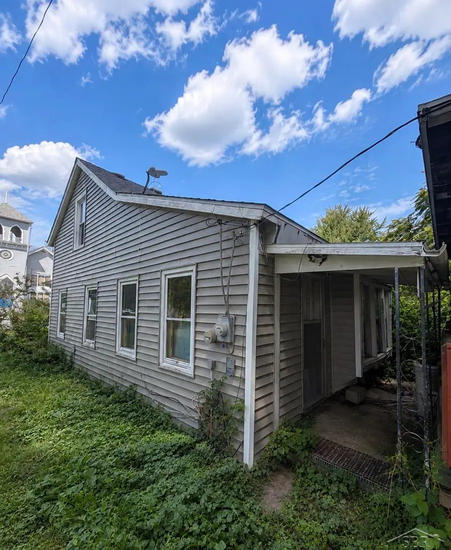 340 E Center ST, Petersburg, MI 49270 - #2