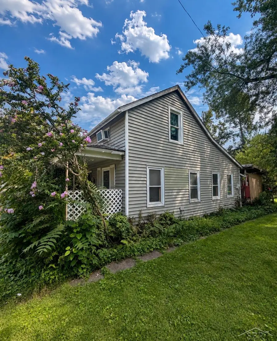 340 E Center ST, Petersburg, MI 49270 - #3