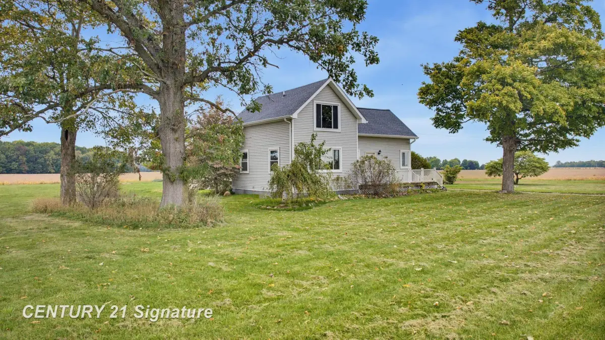 19422 Stuart RD, Chesaning, MI 48616 - #1