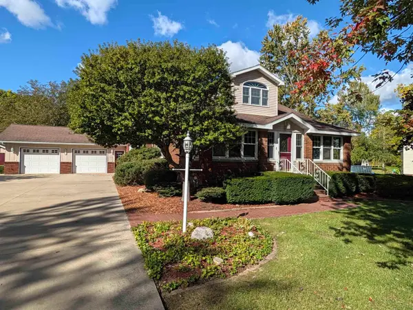 313 N Grove ST, Standish, MI 48658